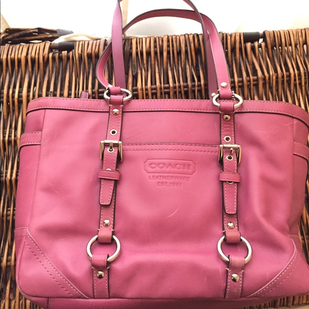 💥MAY CLEAROUT SALE💥  Pink coach hand bag